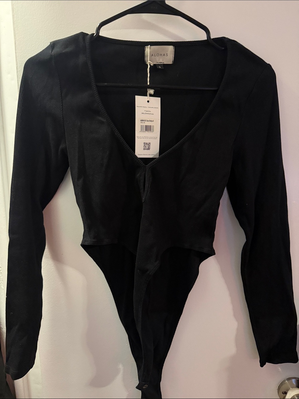 ALOHAS Black Ribbed V-Neck Long Sleeve Bodysuit nwt